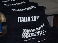 Uscita magliette dal forno di polimerizzazione